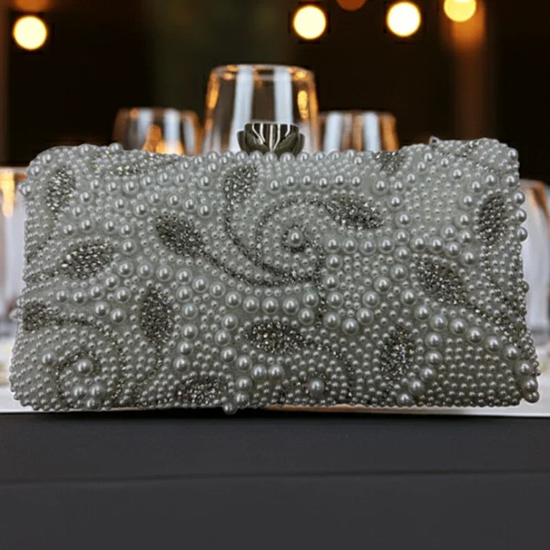 Pochette élégante perlée