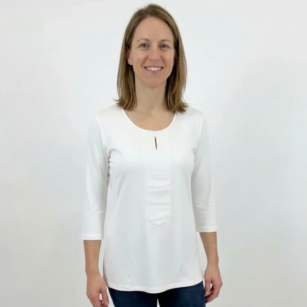 Blouse blanche femme à manches 3/4 et détails plissés, tendance mode