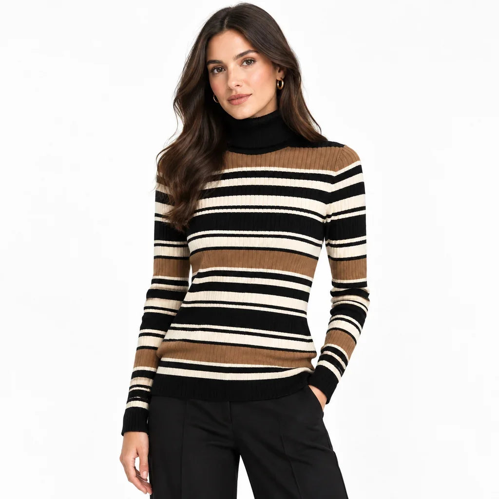 Femme portant un col roulé moulant rayé noir, blanc et beige de C'est Elle.