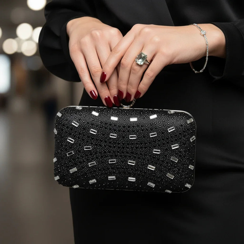 Sac à main noir pailleté avec strass, idéal pour soirée ou événement élégant, accessoire mode femme