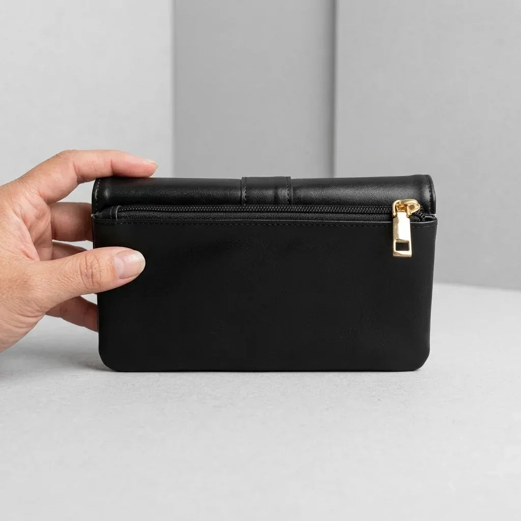 Portefeuille noir C'est Elle avec pochette zippée et fermeture dorée