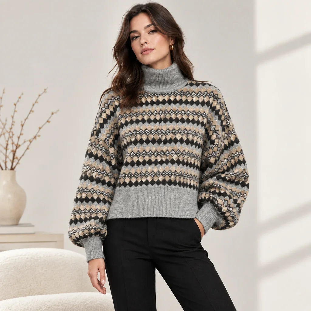 Femme portant un pull court col roulé à motifs géométriques gris et beige de Vero Moda