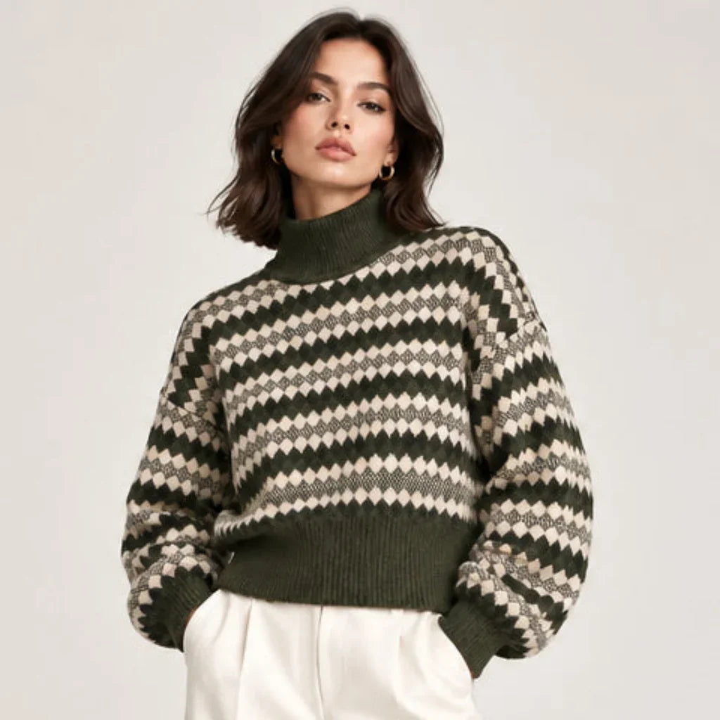 Femme portant un pull court à col montant à motifs géométriques vert et beige de Vero Moda