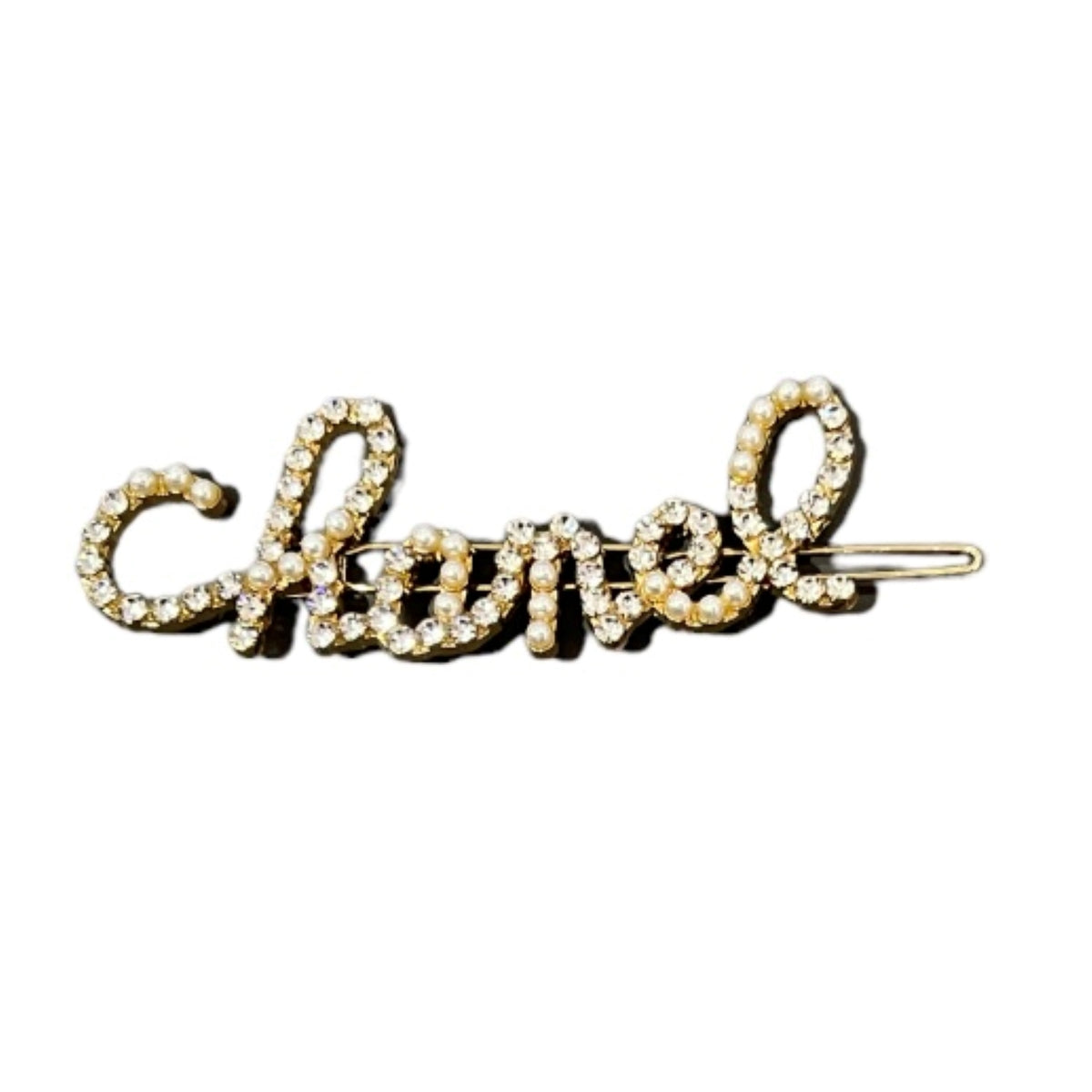 Élégante et chic, cette barrette or est parfaite pour ajouter une touche glamour à votre tenue. Les diamants et les perles s'entrelacent pour créer une pièce unique qui saura illuminer votre style ! Cette barrettes est unique en son genre , alors à vous de la façonner à votre personnalité ! 