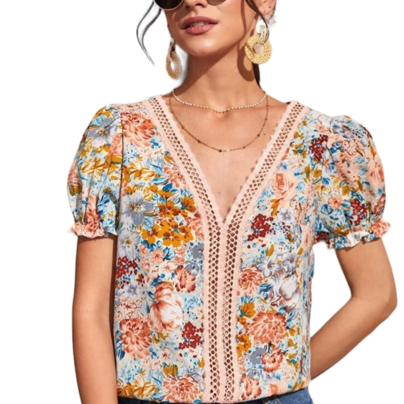 La Justine blouse rose C'est Elle est faite pour ceux qui aiment les styles sophistiqués et exclusifs. Sa composition de fleurs et de couleur terre s'unissent pour créer un look élégant et audacieux qui suscitera des cris d'admiration. Laissez-vous séduire par cette blouse pour femme extraordinaire.