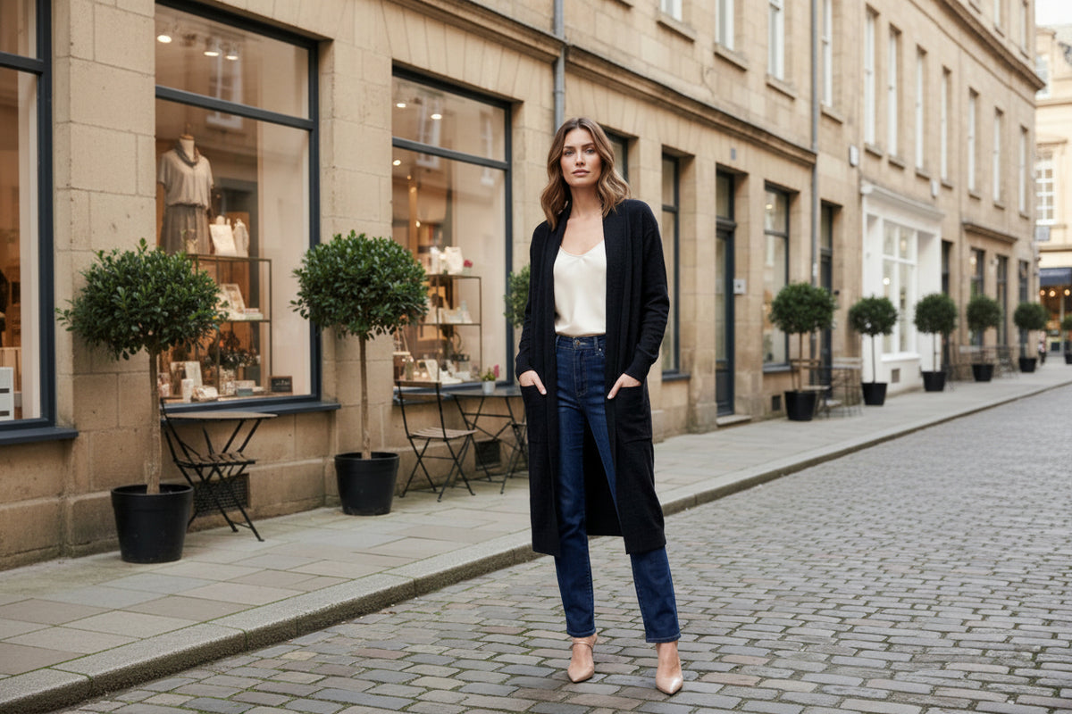 femme avec cardigan c'est elle