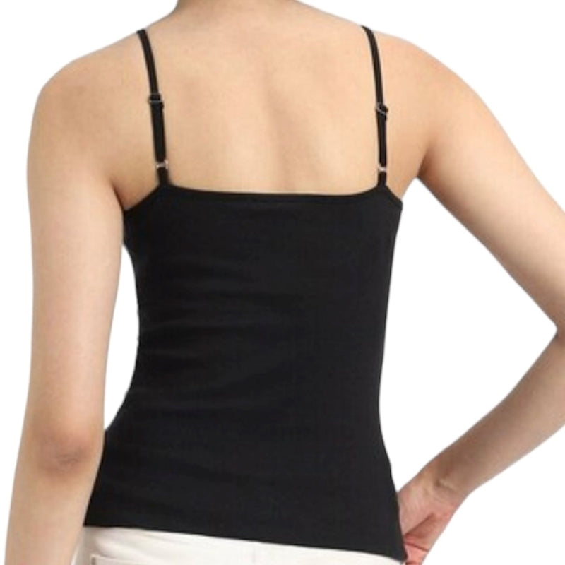 Cette camisole femme en coton de couleur noir Forever 21 est un classique intemporel. Les bretelles ajustables offrent un confort et une flexibilité inégalés. Disponible dans des couleurs modernes, elle est le complément parfait à votre armoire.