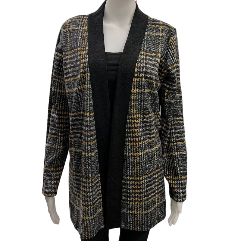 Avec le JULIA DIVINA CARDIGAN JACQUARD, faites ressortir votre individualité! Sa coupe légère et intemporelle vous accompagne toute la journée, pour un look tendance et stylé. Offrez-vous ce qui se fait de mieux pour une élégance absolue. Aujourd'hui, c'est à vous de vous sentir unique!