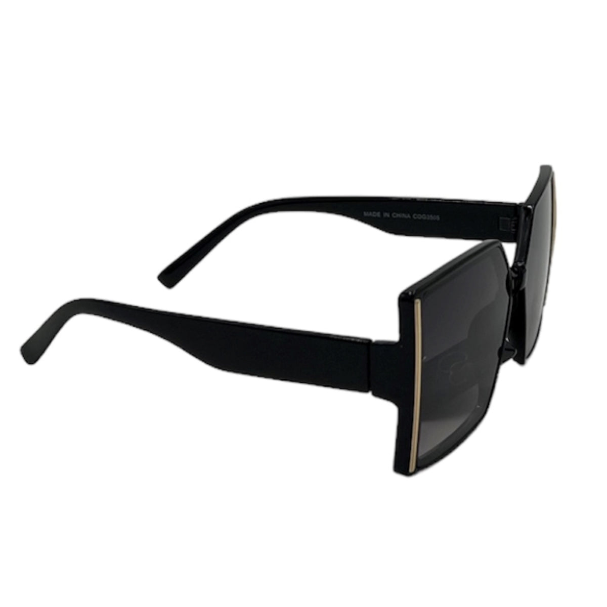 Quelle belle paire de lunettes ! Avec la LUNETTE DE SOLEIL COG COGNI WEAR et C'est Elle, vous êtes sûrs de rester protégés contre les mauvais rayons UVA et UVB. Avec une protection UV maximale 400, votre look et votre santé sont garantis. Et en plus, c'est super stylé ! À vos lunettes !