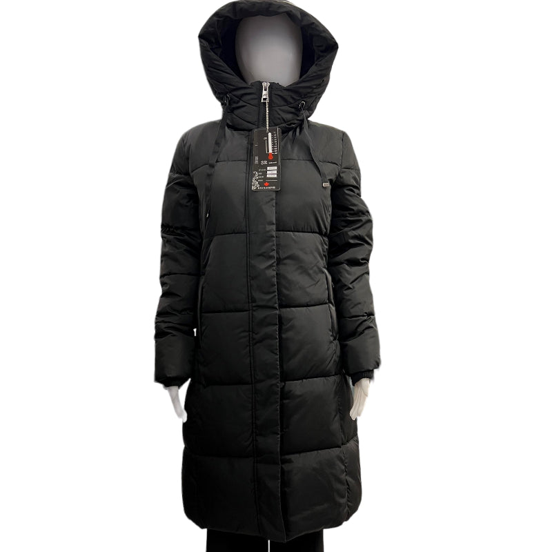 Manteau hiver femme chaud 3R arcticwear Ayez le style avec ce manteau hiver femme chaud de la compagnie 3R Arctic Wear long jusqu'au genoux. Un manteau femme super doux et chaud, qui vous accompagnera quelle que soit la température. Portez-le avec un legging polaire et profitez du confort tout au long de l'hiver.