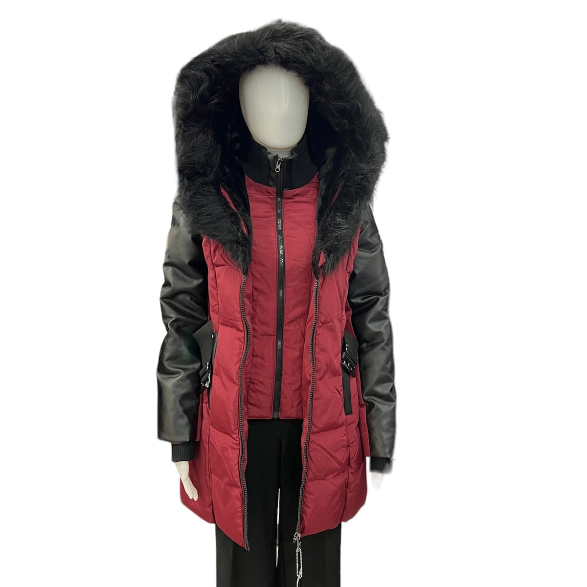 Le manteau d'hiver 3R Arctic Wear comporte une chaleur assurée pour vous garder au chaud toute l'année! Disponible en bourgogne, ce manteau est la pièce parfaite pour avoir un look élégant même en plein hiver. Beaucoup de style et une chaleur bonus en option!