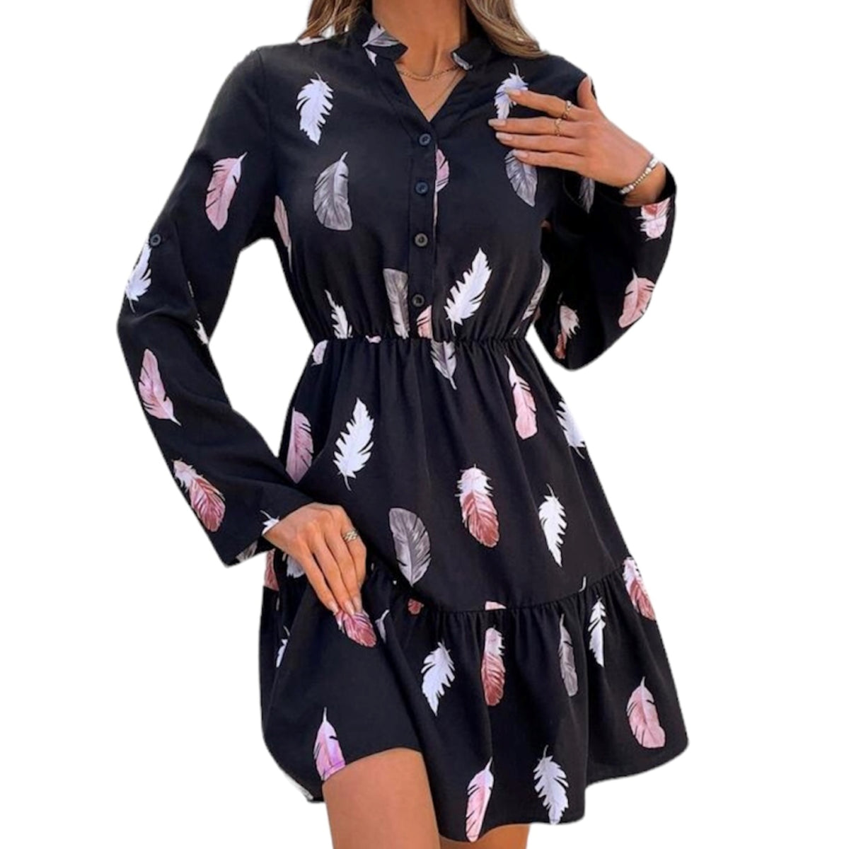 Robe pour femme à grande plume. Avec son col chemise et ses boutons jusqu'à la taille, elle est parfaite pour un après midi ou au bureau. Elastique à la taille et volant au niveau de la jupe. Soyez confortable et faites tourner les têtes.