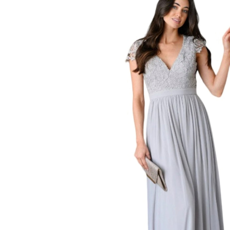 Une robe longue parfaite pour toutes les occasions ! Avec son haut en dentelles élégant et son bas en chiffon fluide, cette robe vous donnera une silhouette féminine et élégante tout en restant confortable. Osez porter cette ouverte au dos pour un look audacieux et séduisant.