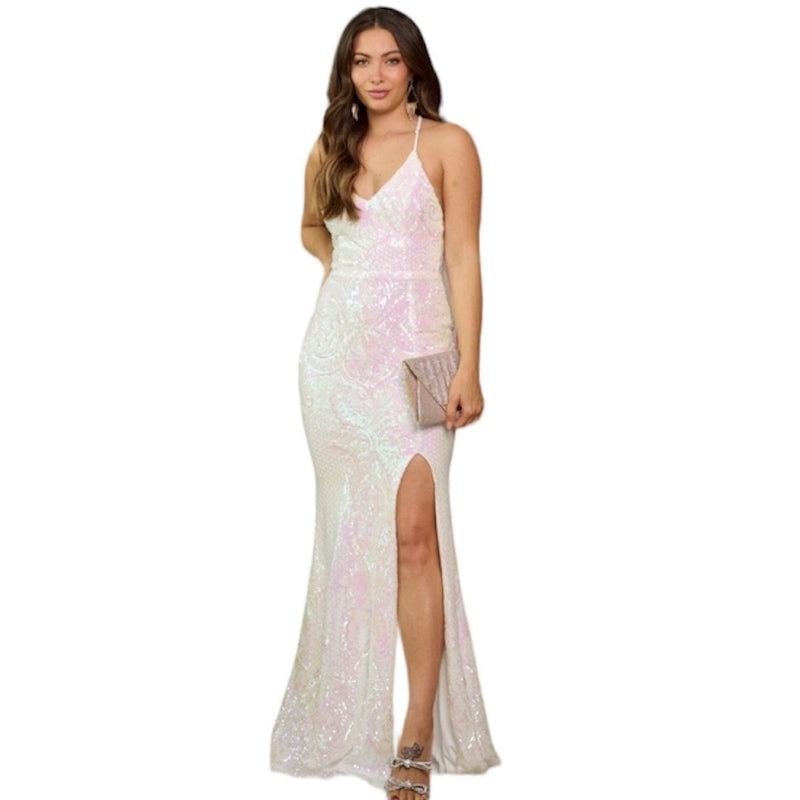 Cette robe maxi paillette est certainement le choix parfait pour toute occasion spéciale. Les paillettes blanches scintillantes ajoutent une touche d'éclat à cette robe élégante, vous faisant briller sous les projecteurs. Avec cette robe maxi bodycon à paillette, vous serez sûre de faire tourner les têtes et de vous démarquer de la foule.