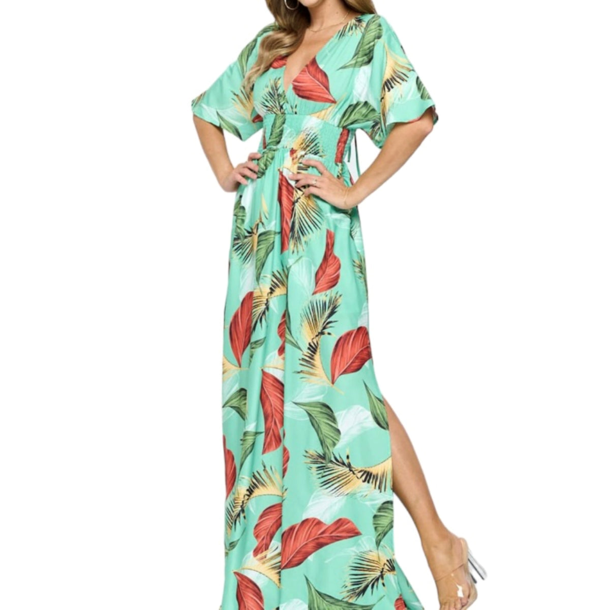Rehaussez votre style avec notre robe tropicale longue ! Des grosses feuilles sur un fond vert, cette robe vous transportera instantanément sous les tropiques. Profitez des degrés de confort et de légèreté grâce à sa matière de qualité supérieure. Un incontournable pour une tenue estivale élégante et décontractée.