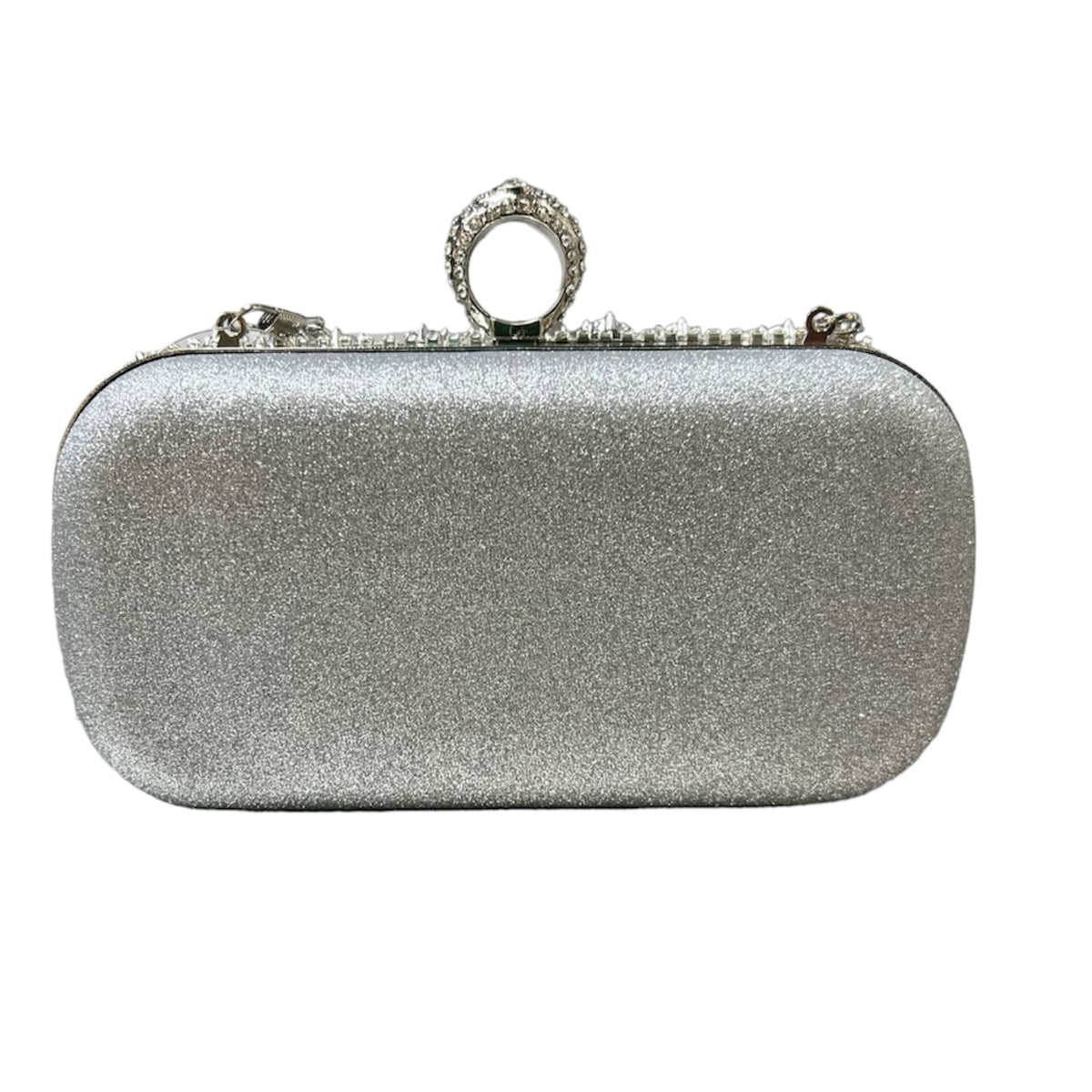 Le sac de soirée Chloé en argent est votre accessoire indispensable pour toutes vos occasions spéciales. Avec sa taille parfaite de 19 cm X 11 cm, il peut contenir tous vos essentiels tout en ajoutant une touche d'élégance et de style à votre tenue. N'attendez plus pour vous procurer ce sac minimaliste et chic.