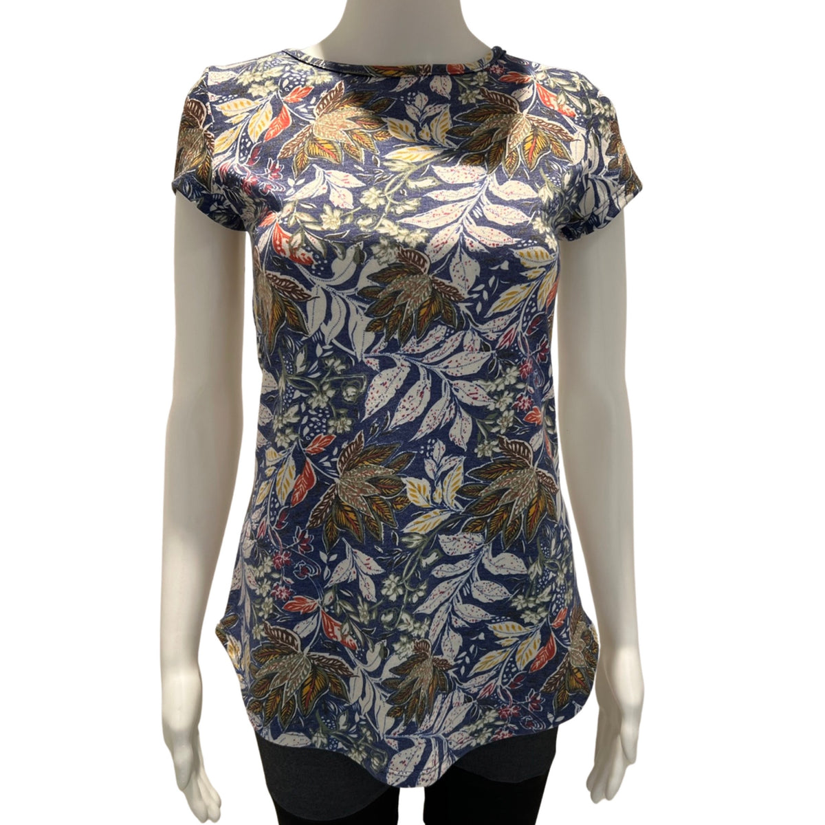 Chandail de la marque c'est elle à manche courte super confortable.  Avec le CHANDAIL C'EST ELLE, vous êtes sûr de créer un look chic et tendance. Son coloris terre subtil crée un style unique et intemporel, convenant à toutes les occasions. Une pièce élégante de qualité à ne pas manquer ! Le mannequin porte un xs. 60% Rayonne 35% Polyester 5% Spandex.  Fabriqué au Canada.