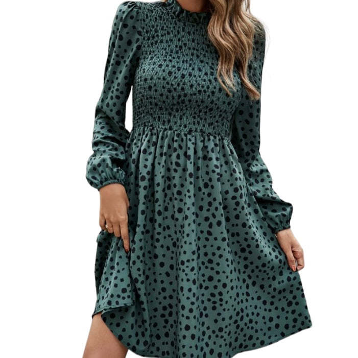 Robe c'est elle avec le haut élastique. Elle s'adapte facilement à votre corps. Le mannequin porte un small. 95% Polyester, 5% Elastane.  Importation.